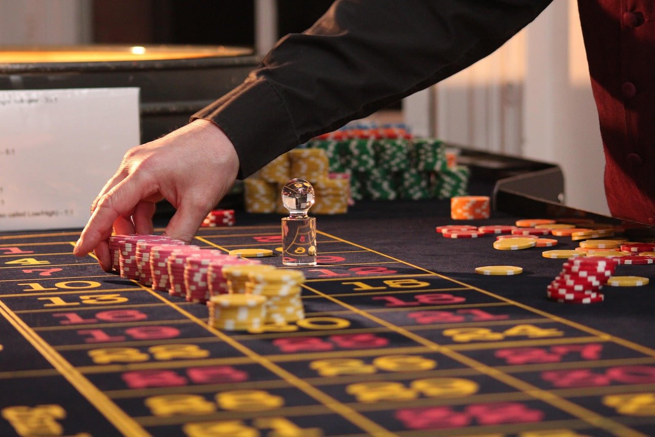 Platform boneng jitu menampilkan studio live casino dengan dealer profesional